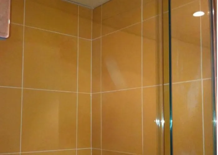 Private Guest And Bath Steps From Notre Dame 파리